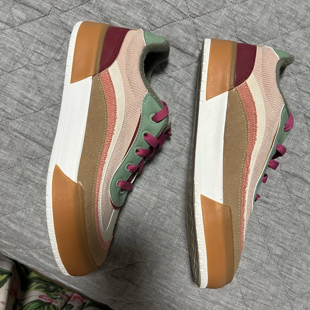 RocketDog, Size 8, Colorful Sneakers with Pink Laces - Picture 2 of 6